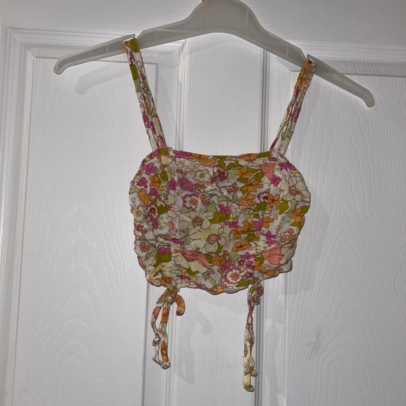 Floral Crop top 🌸🌸🌸 - Picture 4 of 6